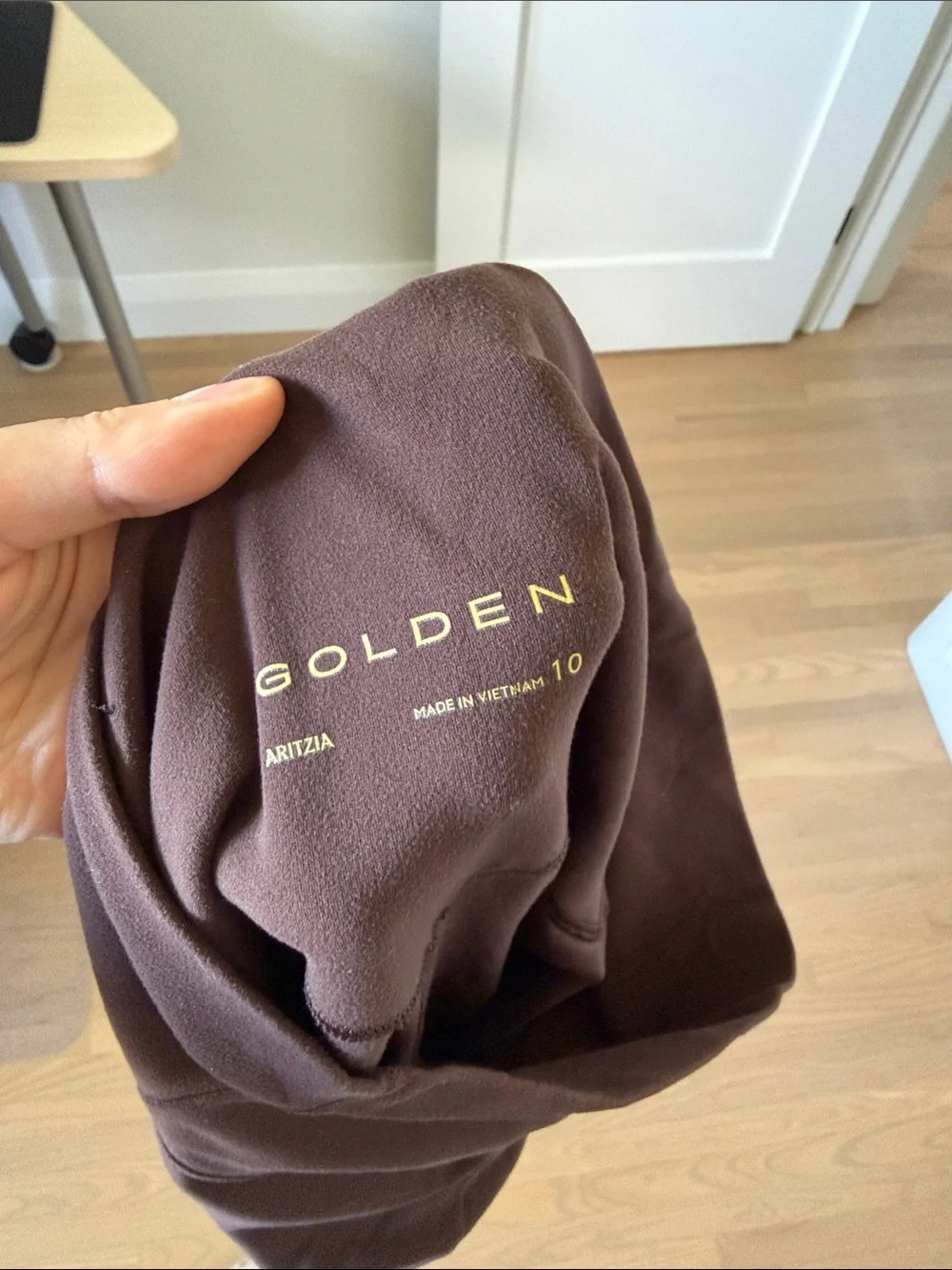 Aritzia High-Waist Butter Golden Cheeky Leggings in Dark Brown - Picture 3 of 3